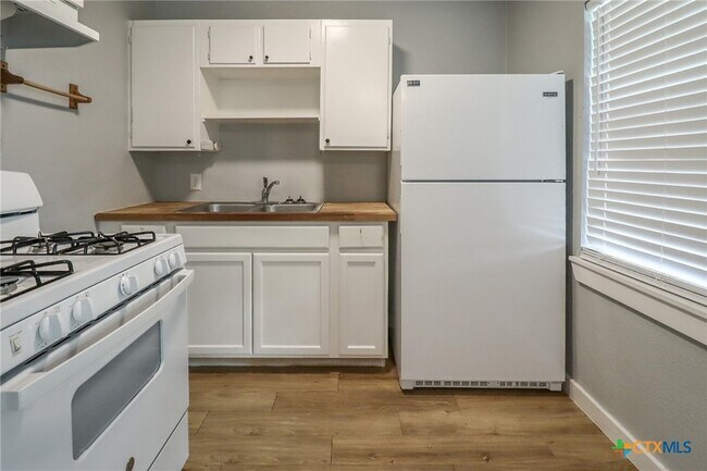 Building Photo - 120 W Avenue A