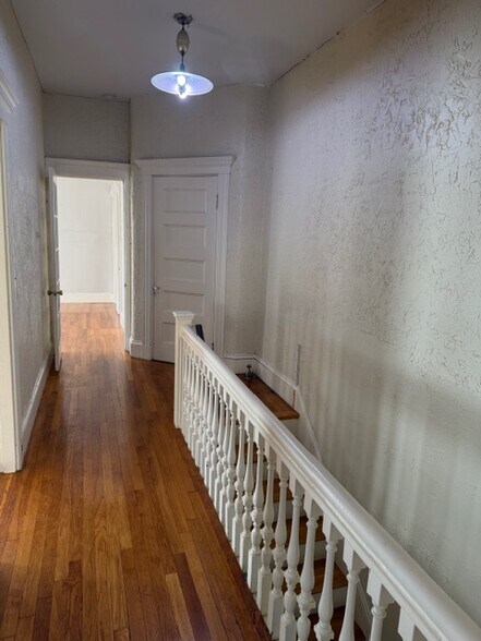 Building Photo - 29 Locust St