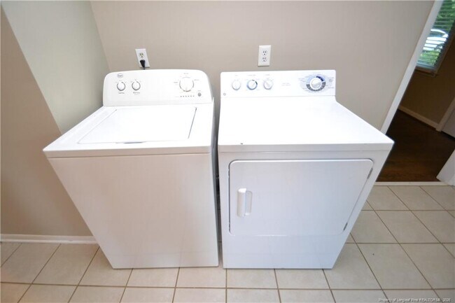 Building Photo - 5131 Lundy Dr