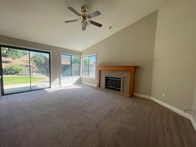 Building Photo - Gorgeous single story Gold River home in C...