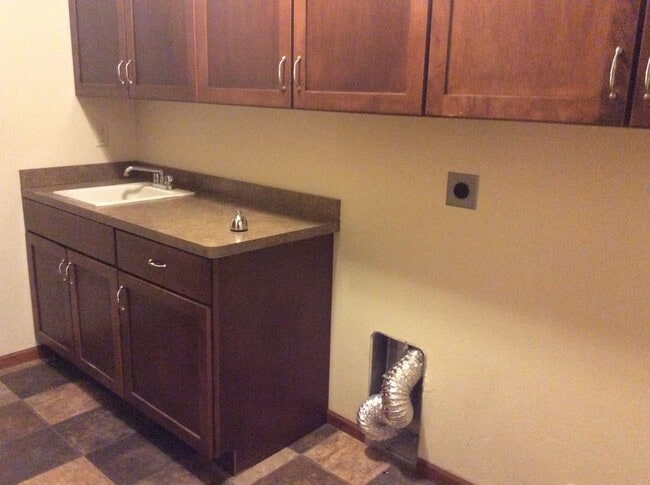 Building Photo - Lovely Townhouse for Rent