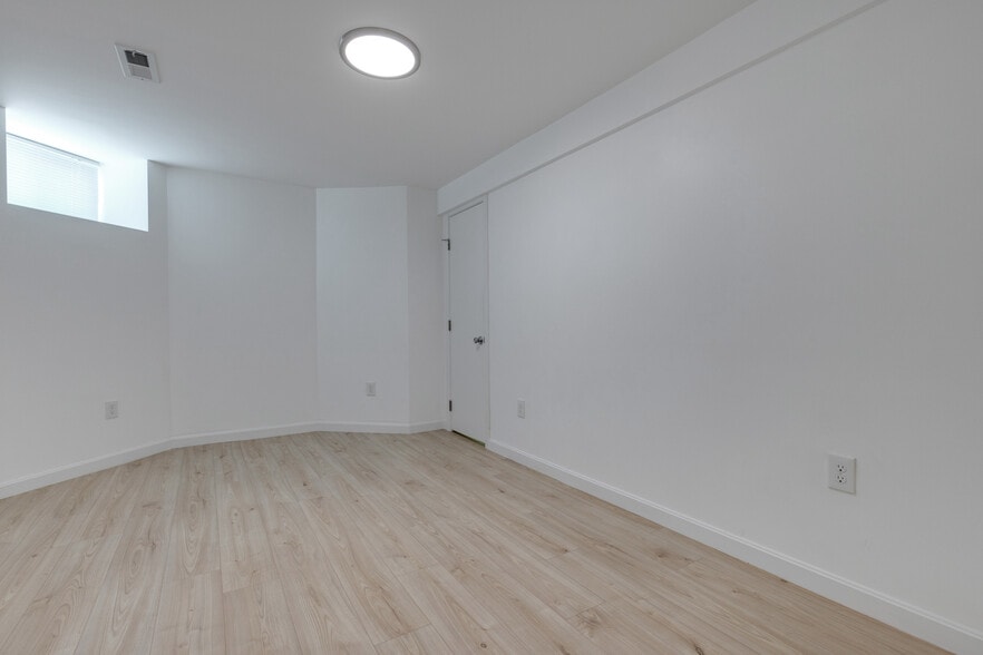 Building Photo - 24 Bentley St