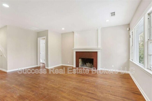 Building Photo - 1840 Camellia Dr