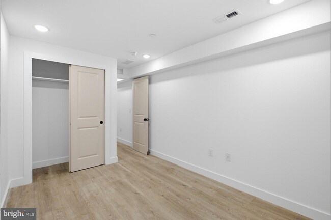 Building Photo - 1027 W Arizona St