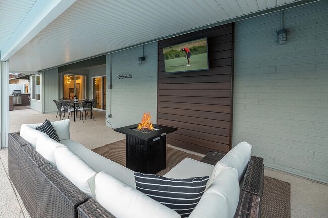 Building Photo - 709 W Vaughn St