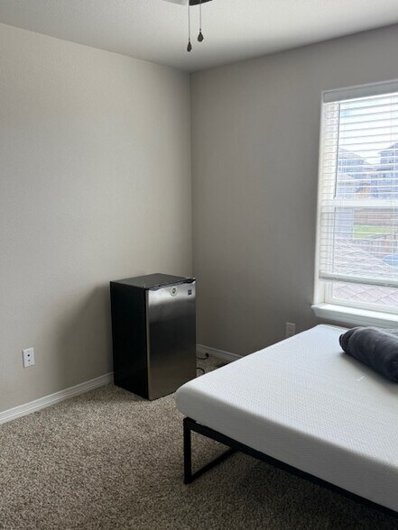 Building Photo - 10832 Matta Dr