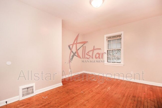 Building Photo - 3801 Woodridge Rd