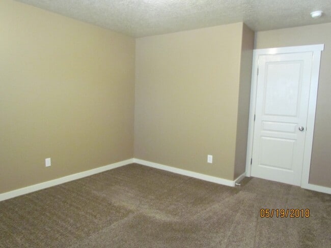 Building Photo - 4 bedroom 2 bath + Bonus Room home and nei...