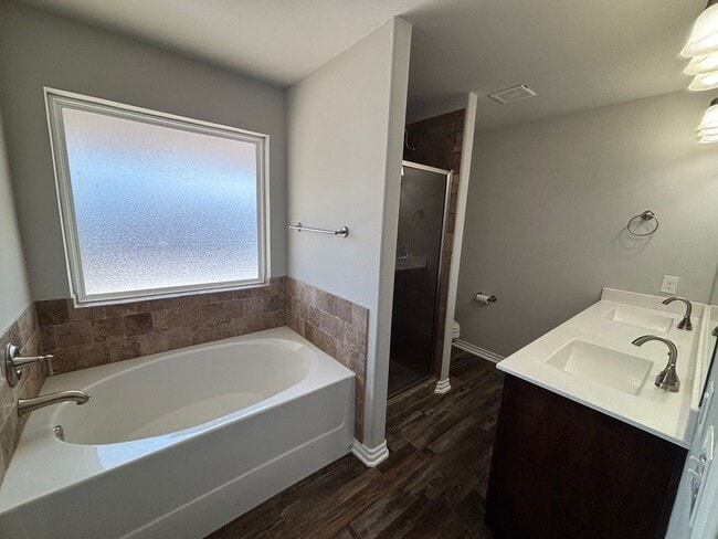 Building Photo - 520 Sperry Dr