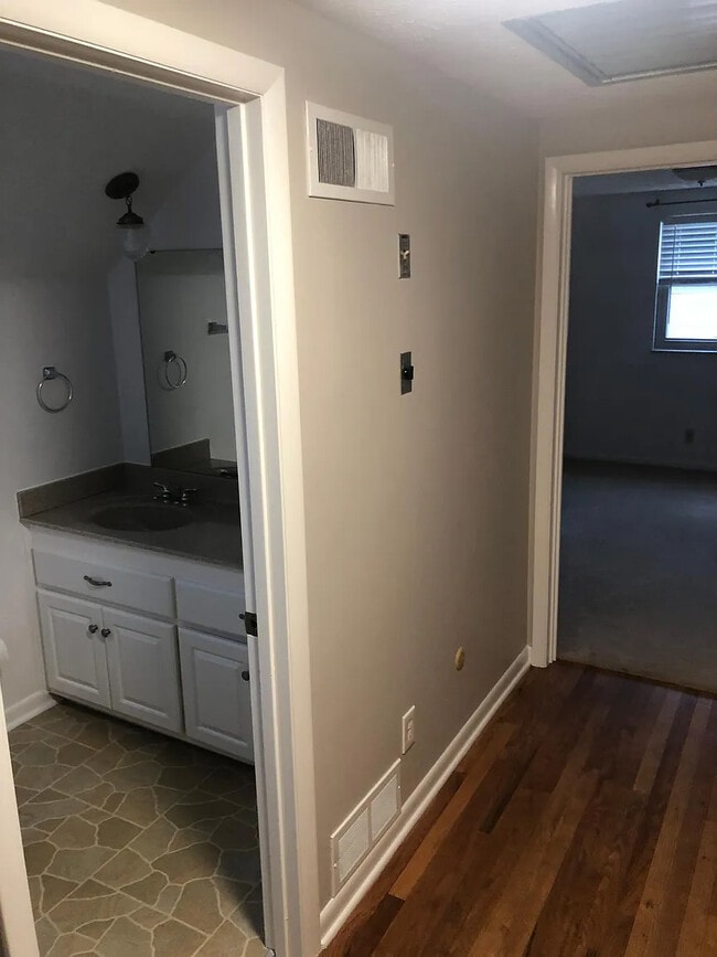 Building Photo - 2481 E Rahn Rd