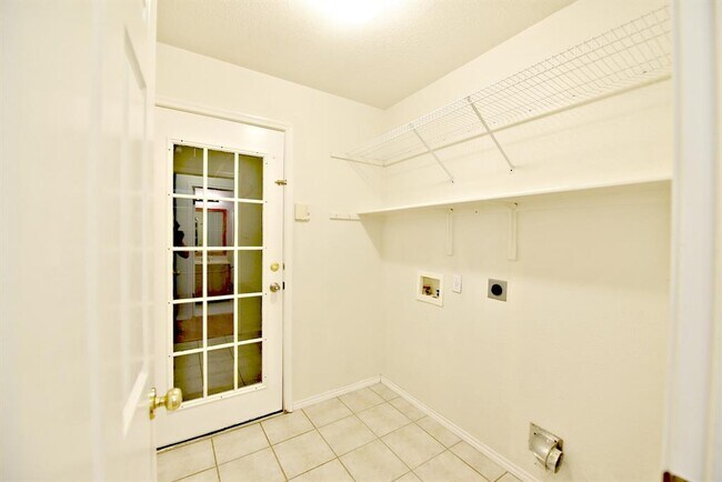 Building Photo - 2100 Killians Way