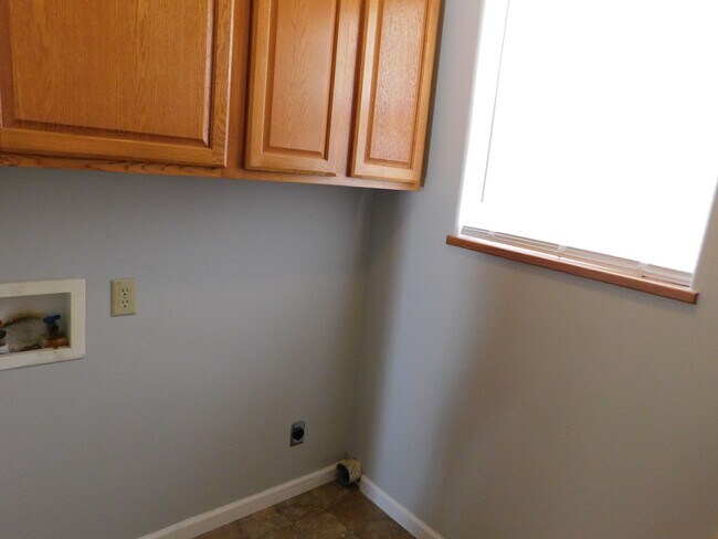 Building Photo - Spacious 3 Bedroom 2 bath Home in El Dorad...