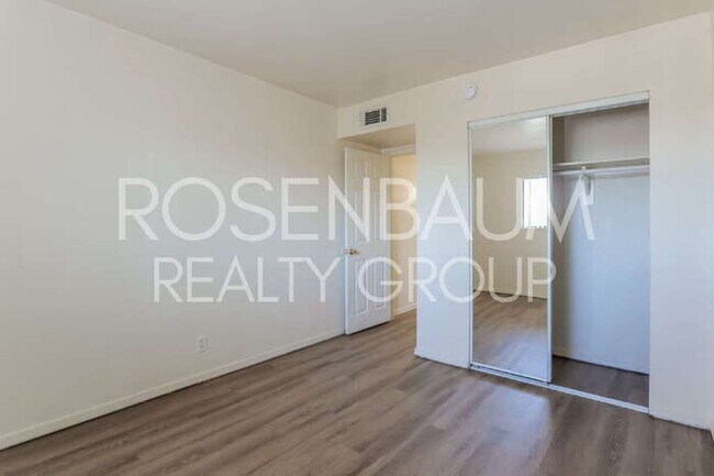 Building Photo - 455 W Kelso St