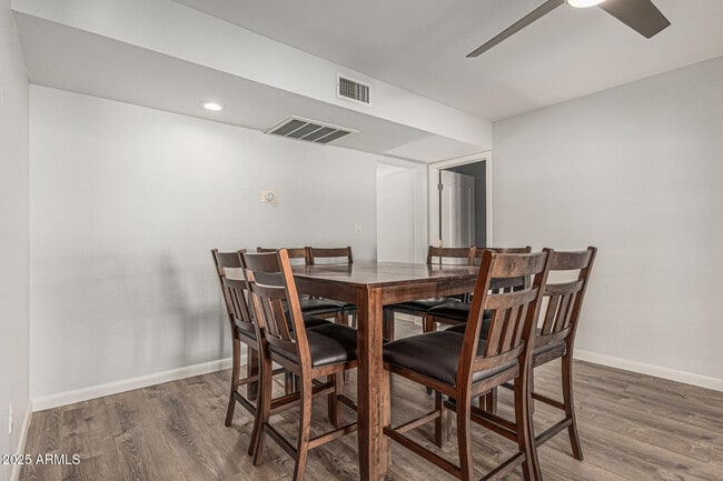 Building Photo - 7714 E Wilshire Dr