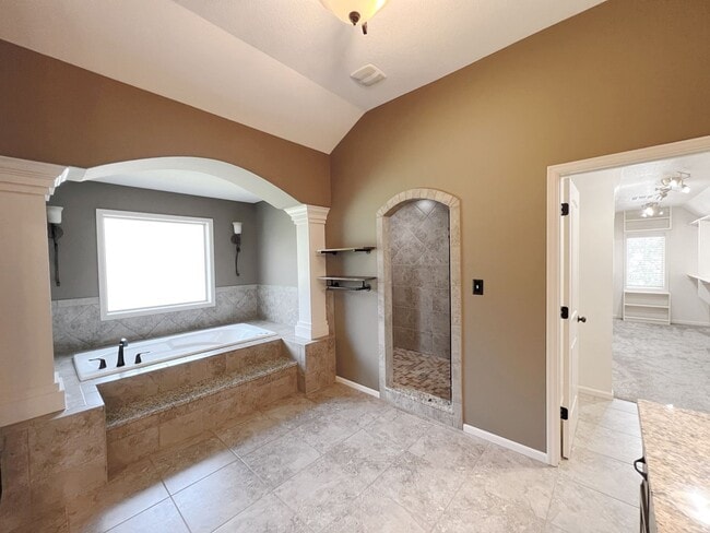 Building Photo - SEE IT NOW: Luxury 5-Bed Home in Wilshire ...