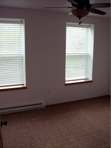 Building Photo - 1303 E 2nd St