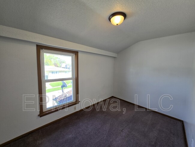 Building Photo - 2190 8th Ave