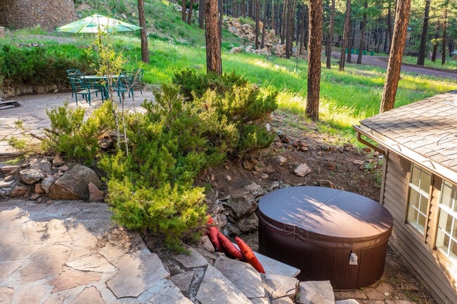 Building Photo - 4955 Hidden Hollow Rd