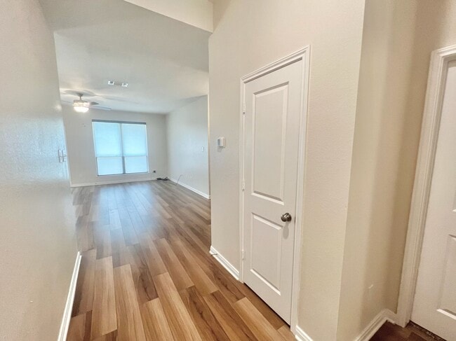 Building Photo - AVAILABLE NOW - Beautiful Temple Home