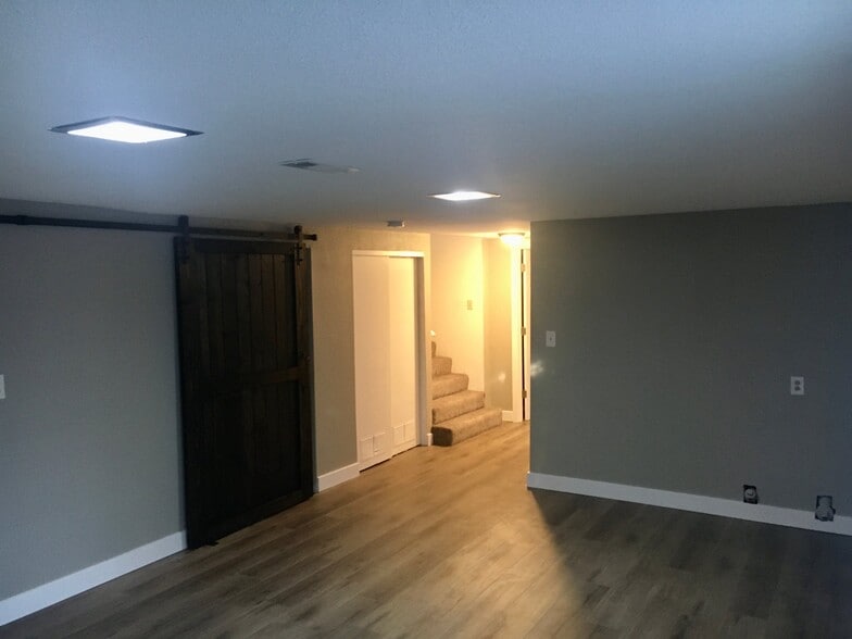 Building Photo - 901 W Lacrosse Ave