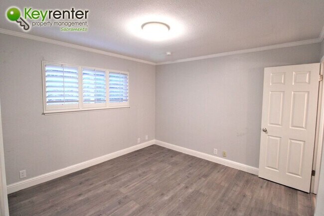 Building Photo - 8312 Camelback Ct