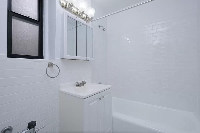 Building Photo - 55 E 190th St