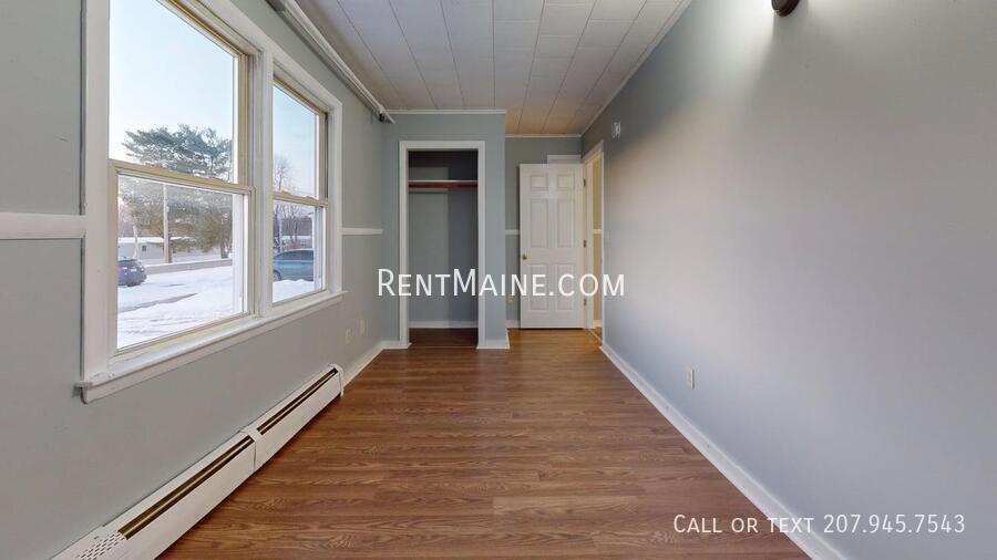 Building Photo - 513 Main St