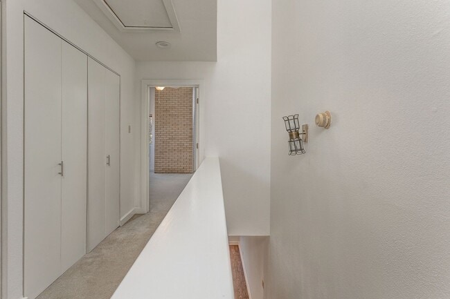 Building Photo - TCU / Medical District Townhome