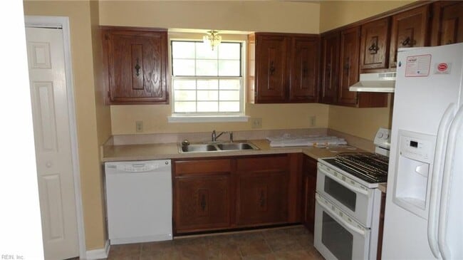 Building Photo - 525 Great Park Dr