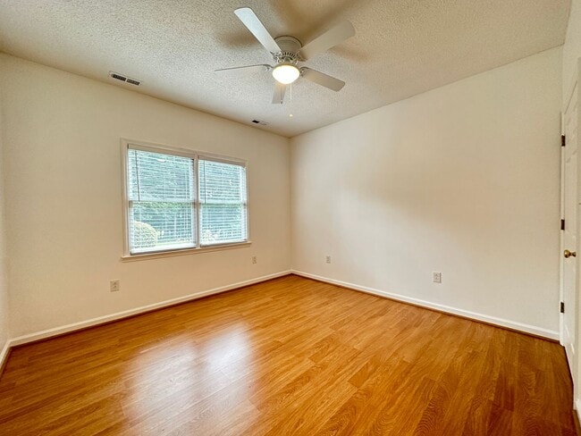 Building Photo - Beaver Creek 3 Bedroom/2 Bathroom Condo wi...