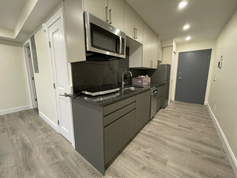 Building Photo - 1028a Commonwealth Ave