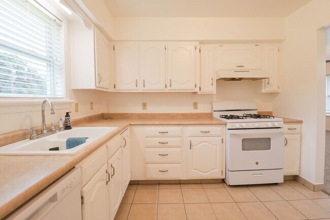 Building Photo - Charming 2 Bed, 1 Bath Home!
