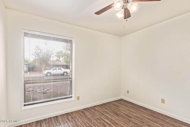 Building Photo - 1840 W Navarro Ave