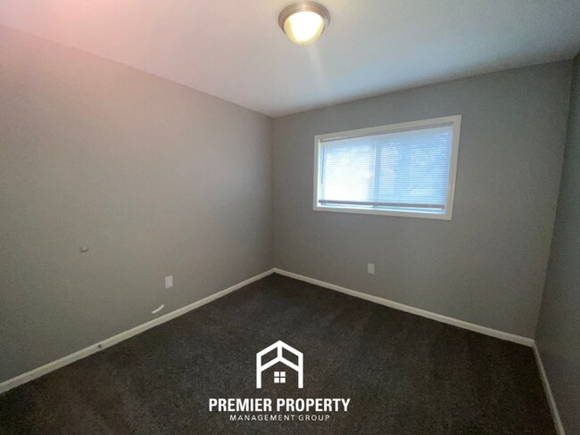 Building Photo - 4453 Kerwin Dr