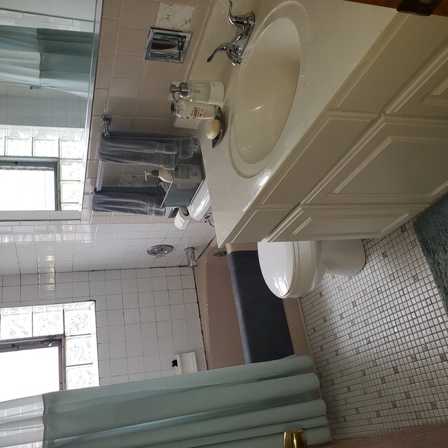 Building Photo - 425 S Kenilworth Ave