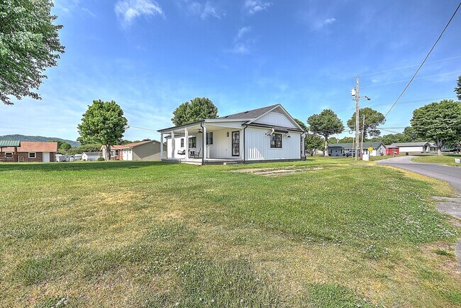 Building Photo - Updated and restored Original Farm House Style