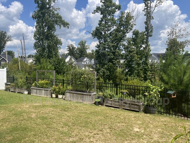 Building Photo - 1511 Woodland Knl Ct