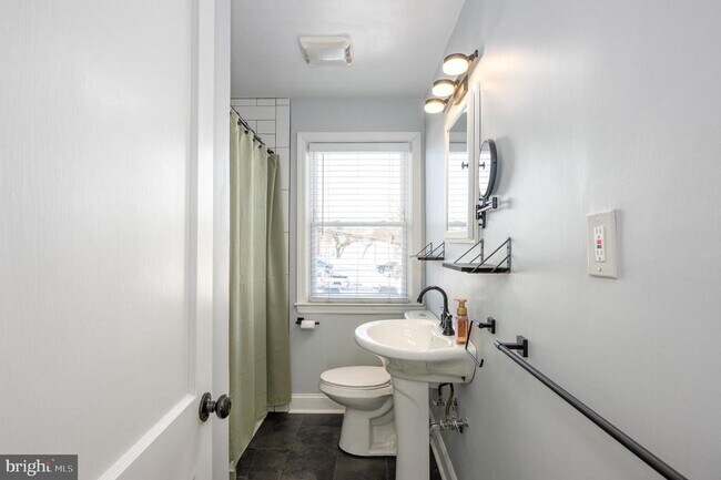 Building Photo - 427 Westham Way