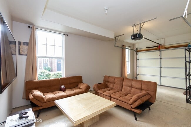 Building Photo - 2506 Echelon Cir
