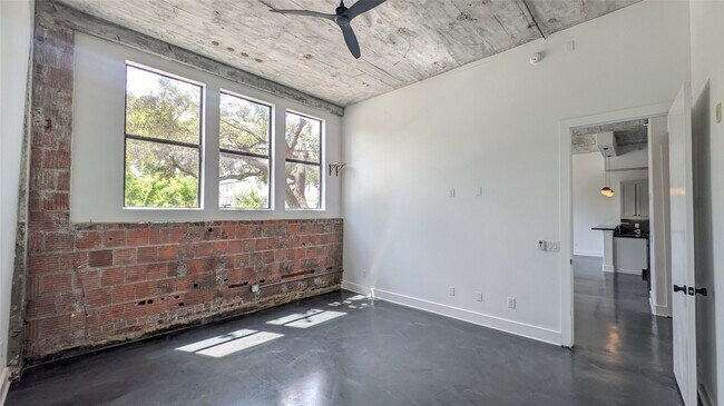 Building Photo - 2323 Polk St