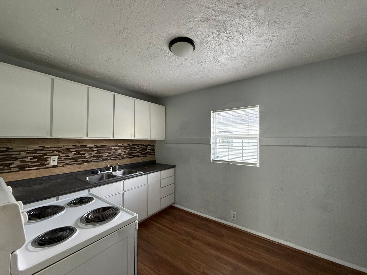 Building Photo - 3236 Nicholas Ave