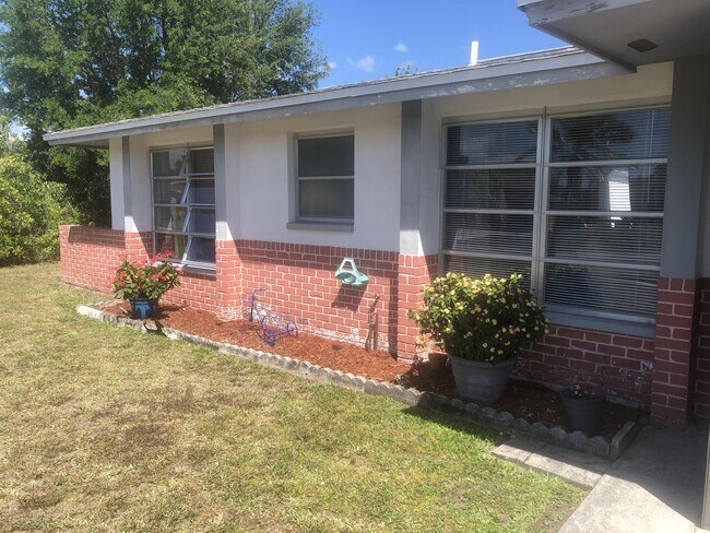 Building Photo - 3244 Pinetree St