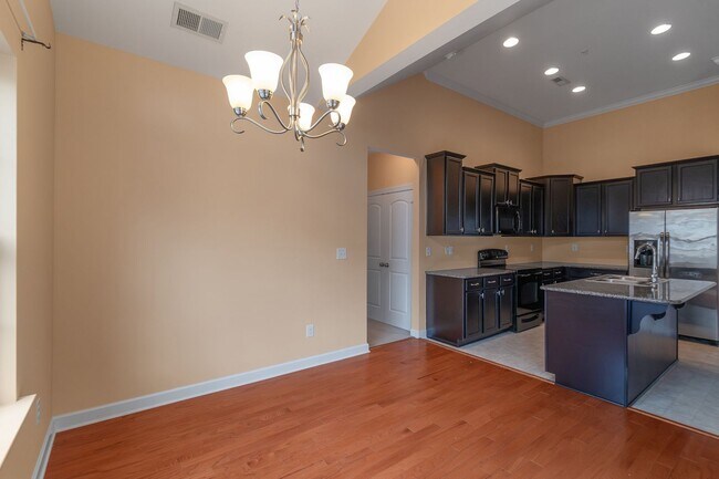 Building Photo - Beautiful Condo Minutes from Ballantyne wi...