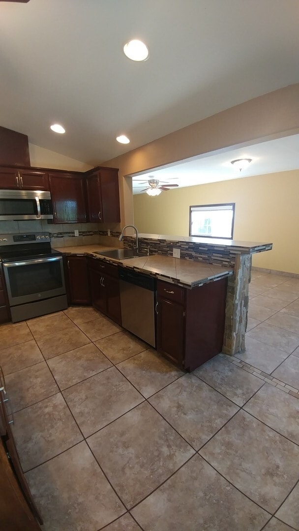 Building Photo - 4-Bed, 2-Bath Home Off Road 100 with Easy ...