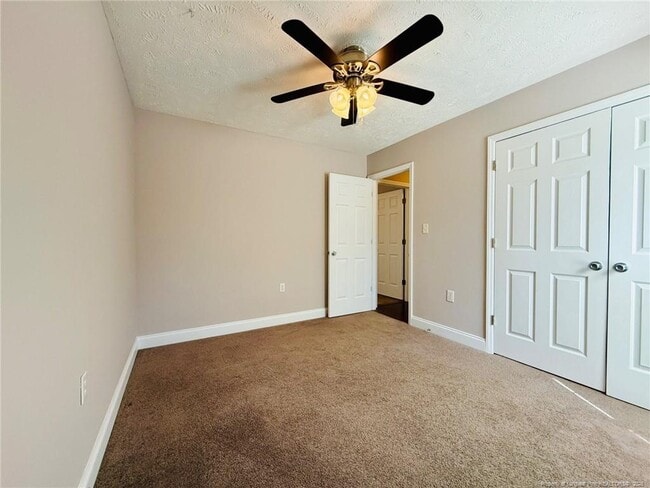 Building Photo - 318 Hawthorn Dr