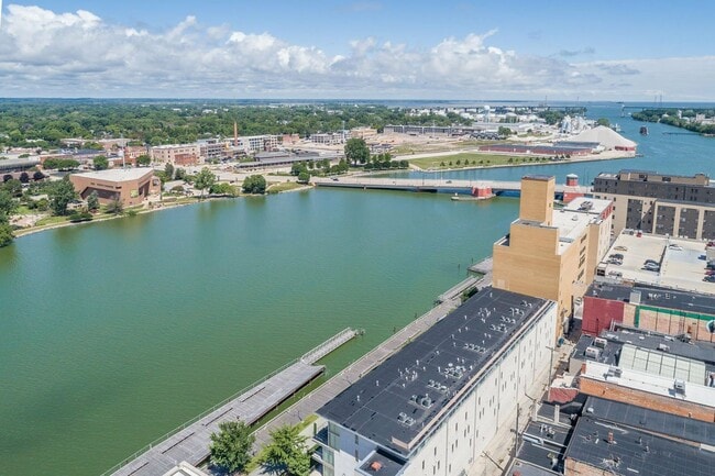 Building Photo - 101 Cherry St