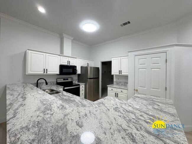 Building Photo - Spacious & Stylish 4-Bedroom Home Near Hurlburt AFB!