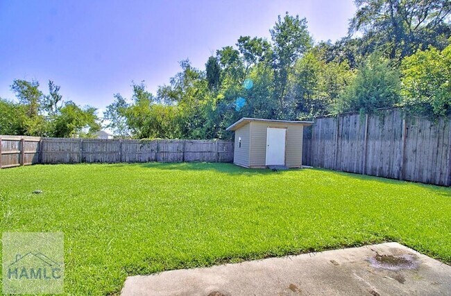 Building Photo - 305 Largo Ct