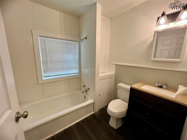 Building Photo - 1202 Austin St