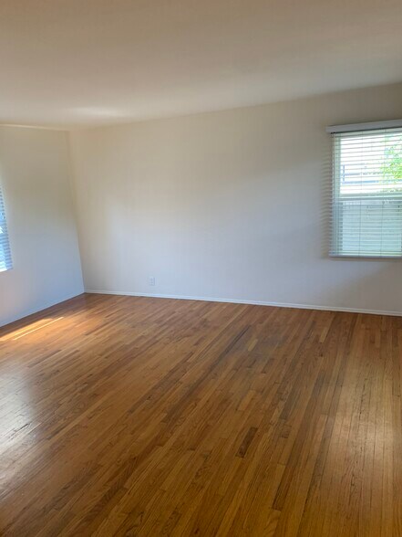 Building Photo - 9828 Vidor Dr